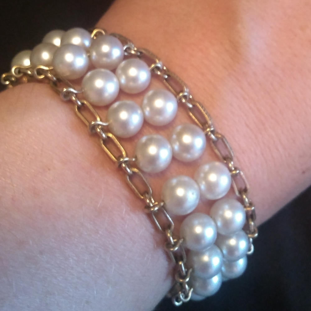 Sarah Coventry Faux Pearl Bracelet